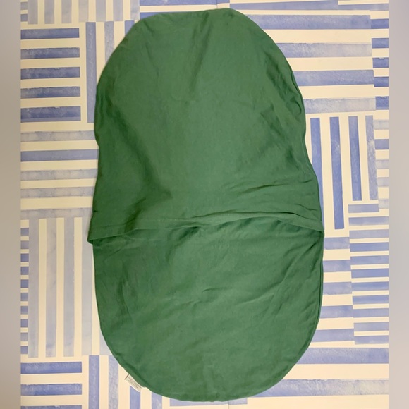 Snuggle Me Organic Infant Lounger + 2 covers - Picture 7 of 9